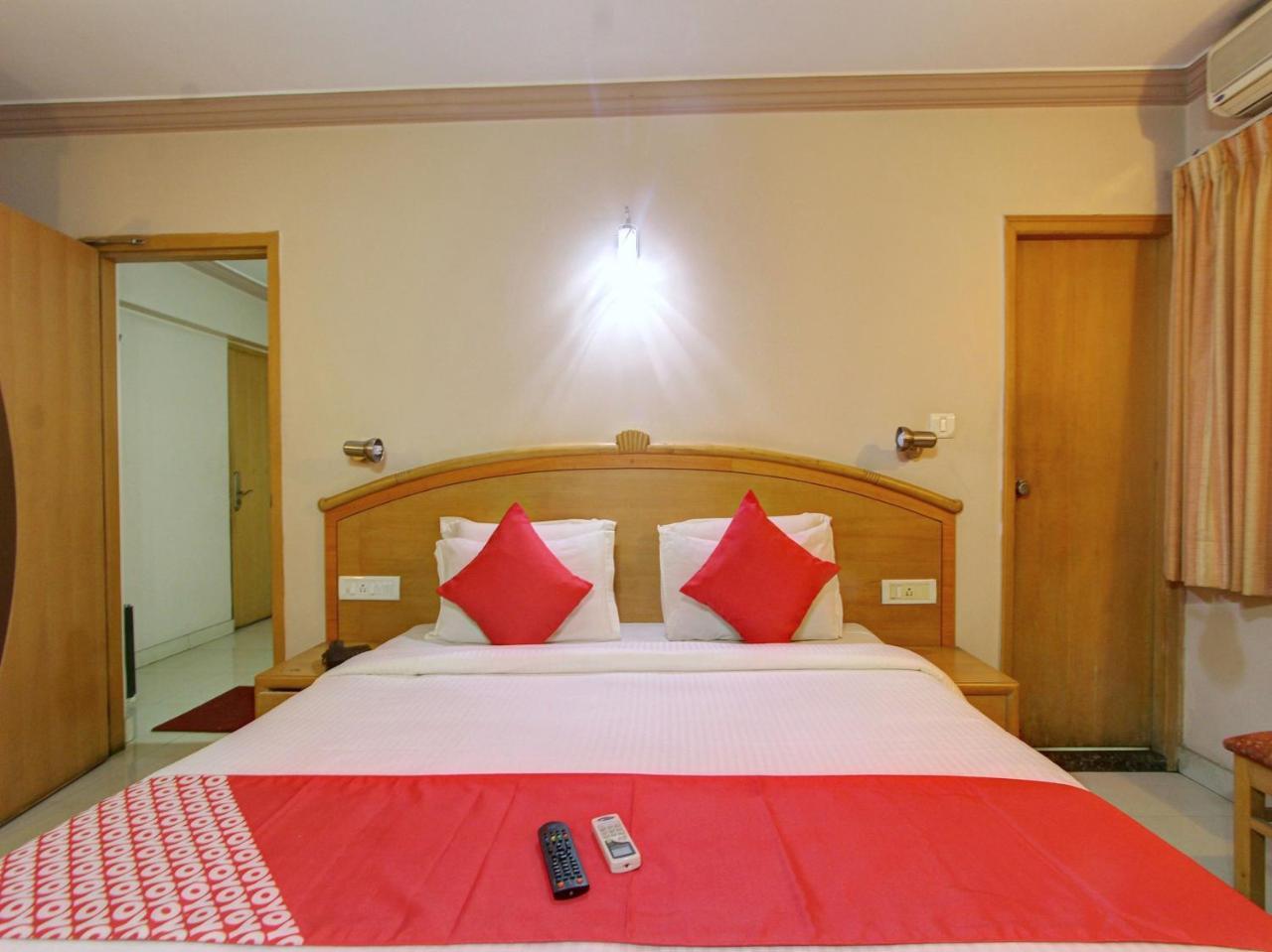 Oyo 15781 Shree Adiga Residency
