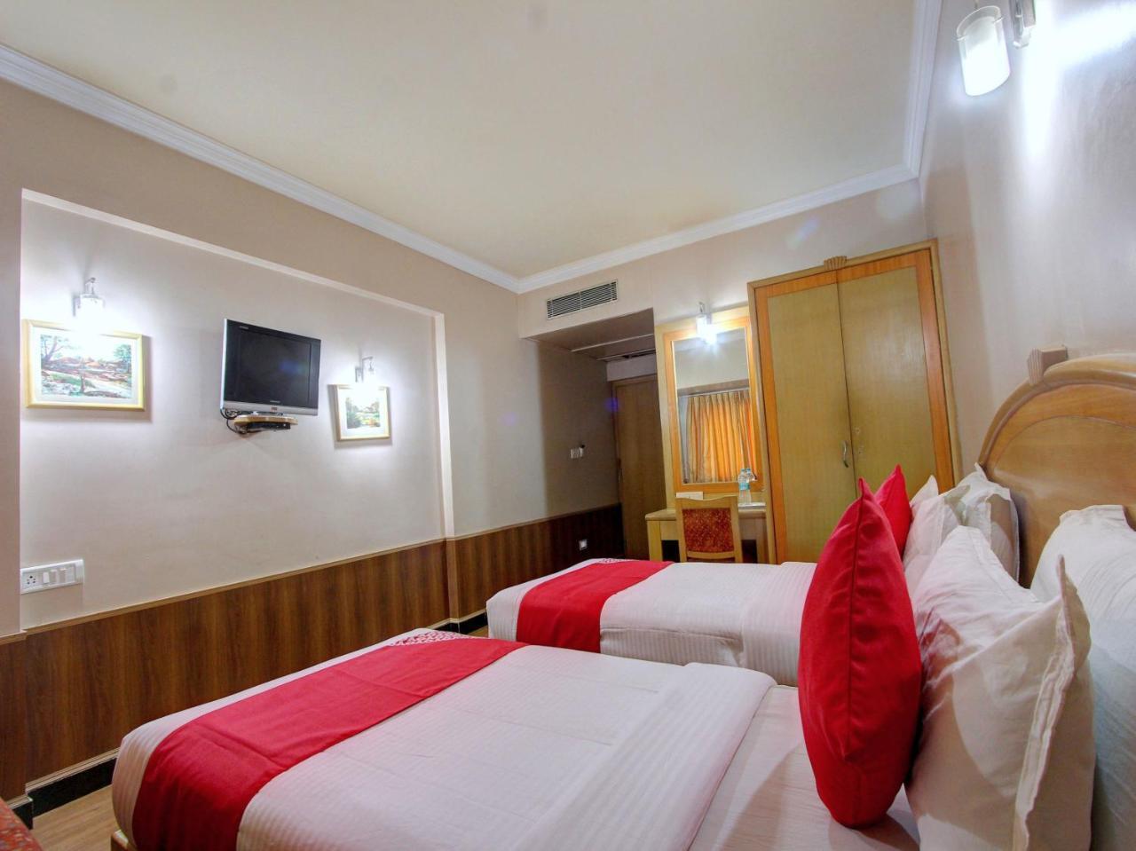 Oyo 15781 Shree Adiga Residency