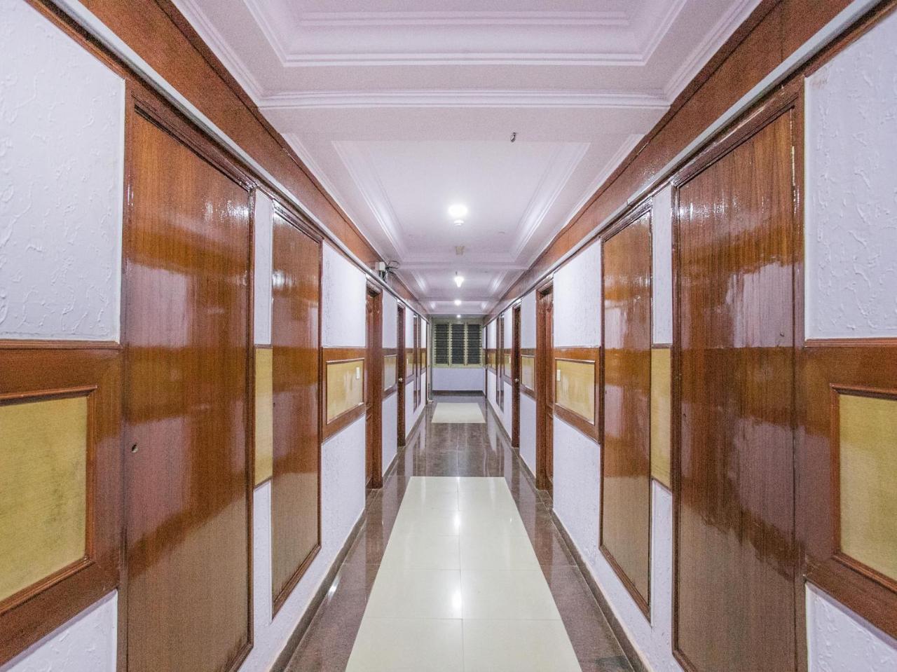 Chetan International Hotel 3*