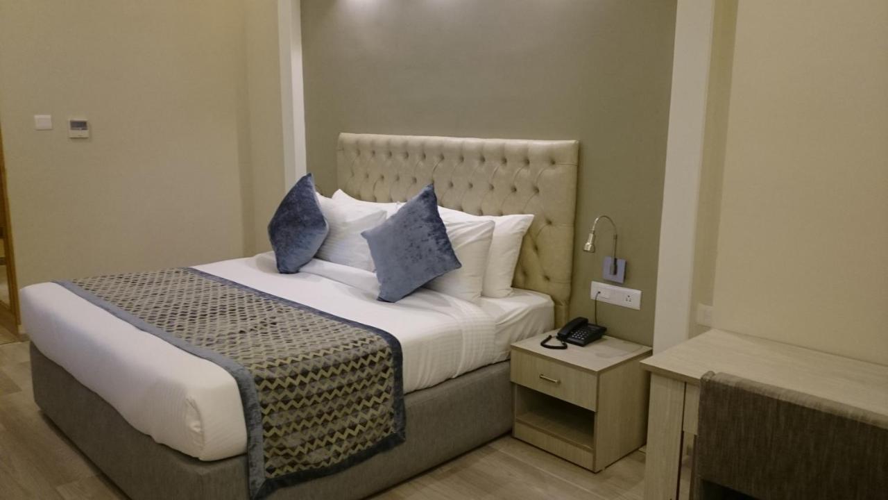 Mango - Purple Brigade Hotel