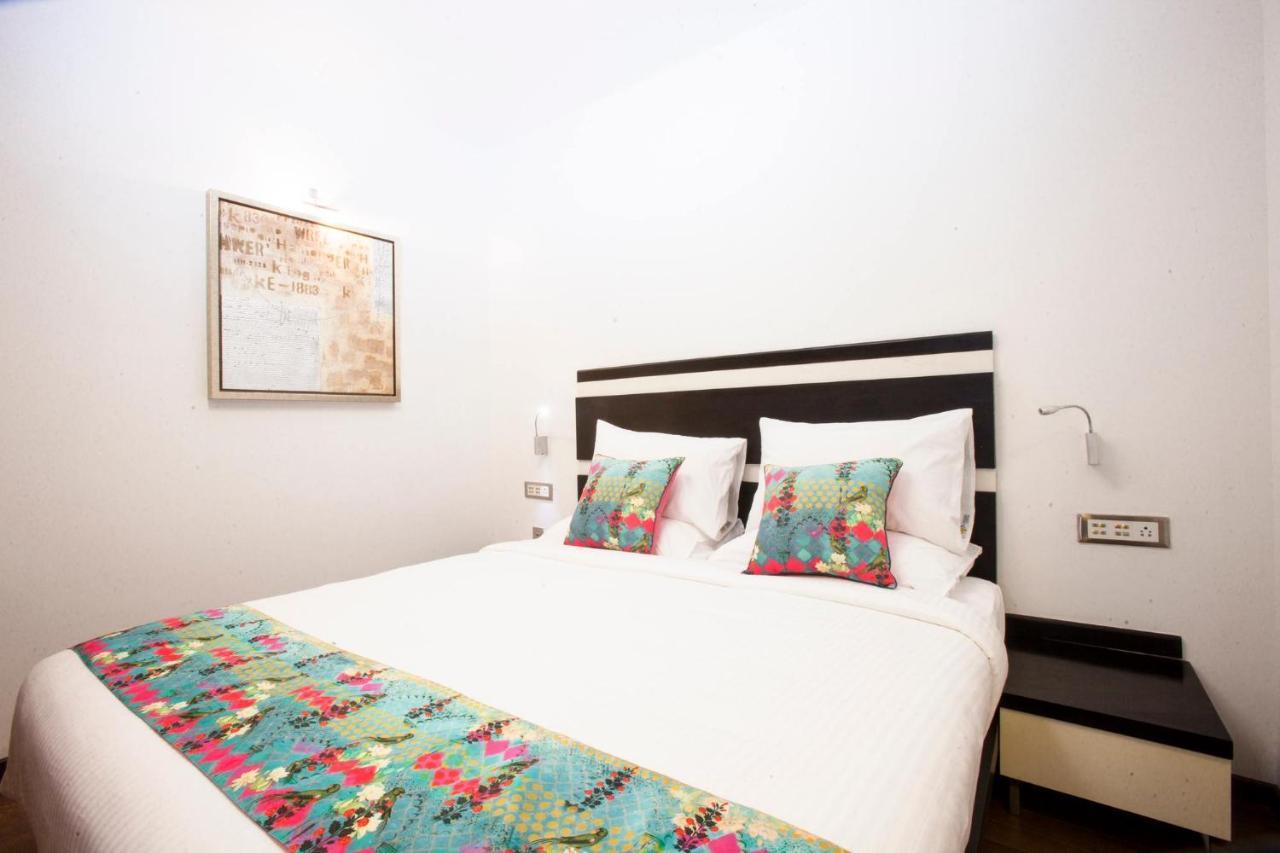 Mango - Purple Brigade Hotel