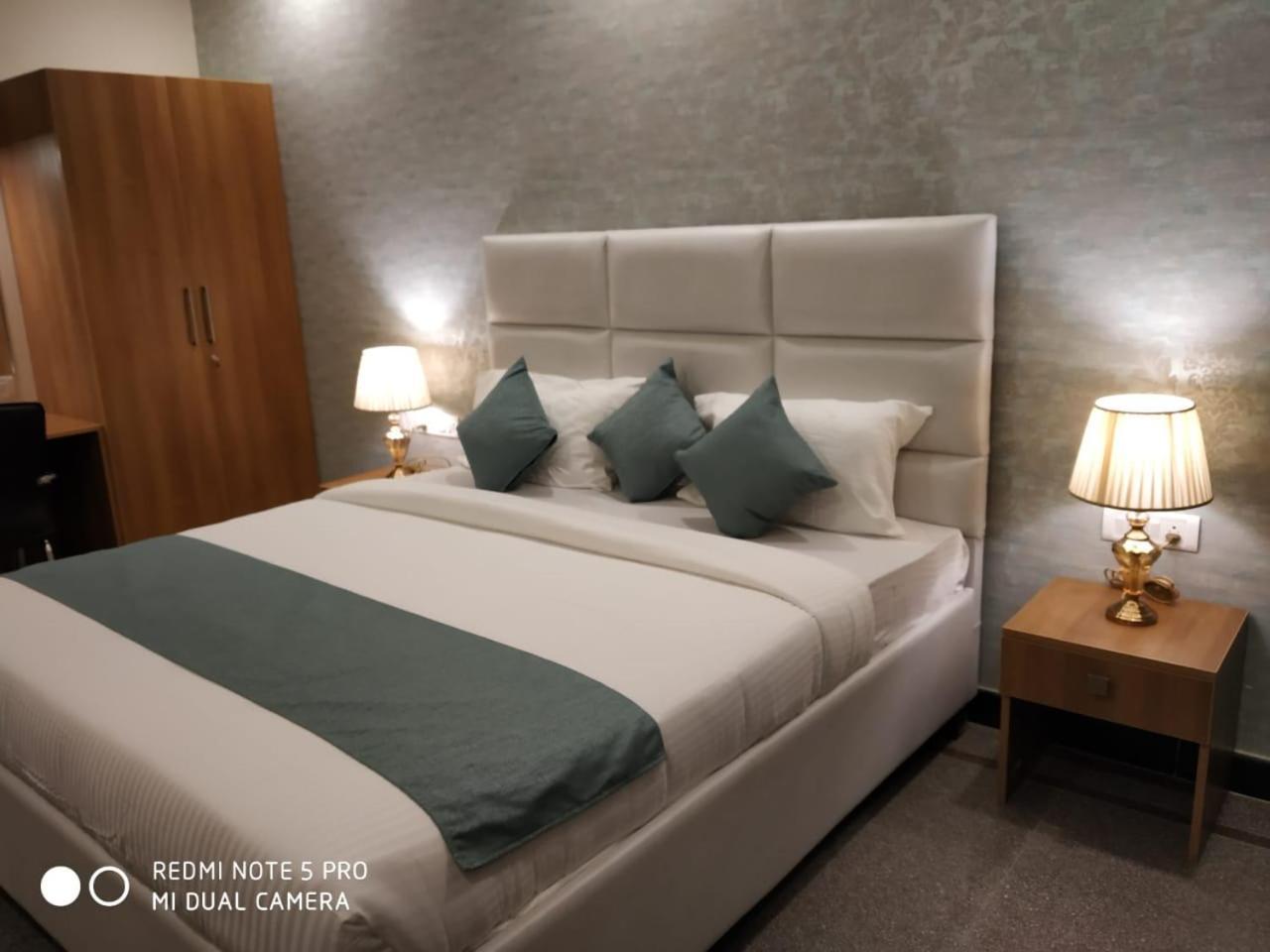 Cosmo Gloria 3* Bangalore