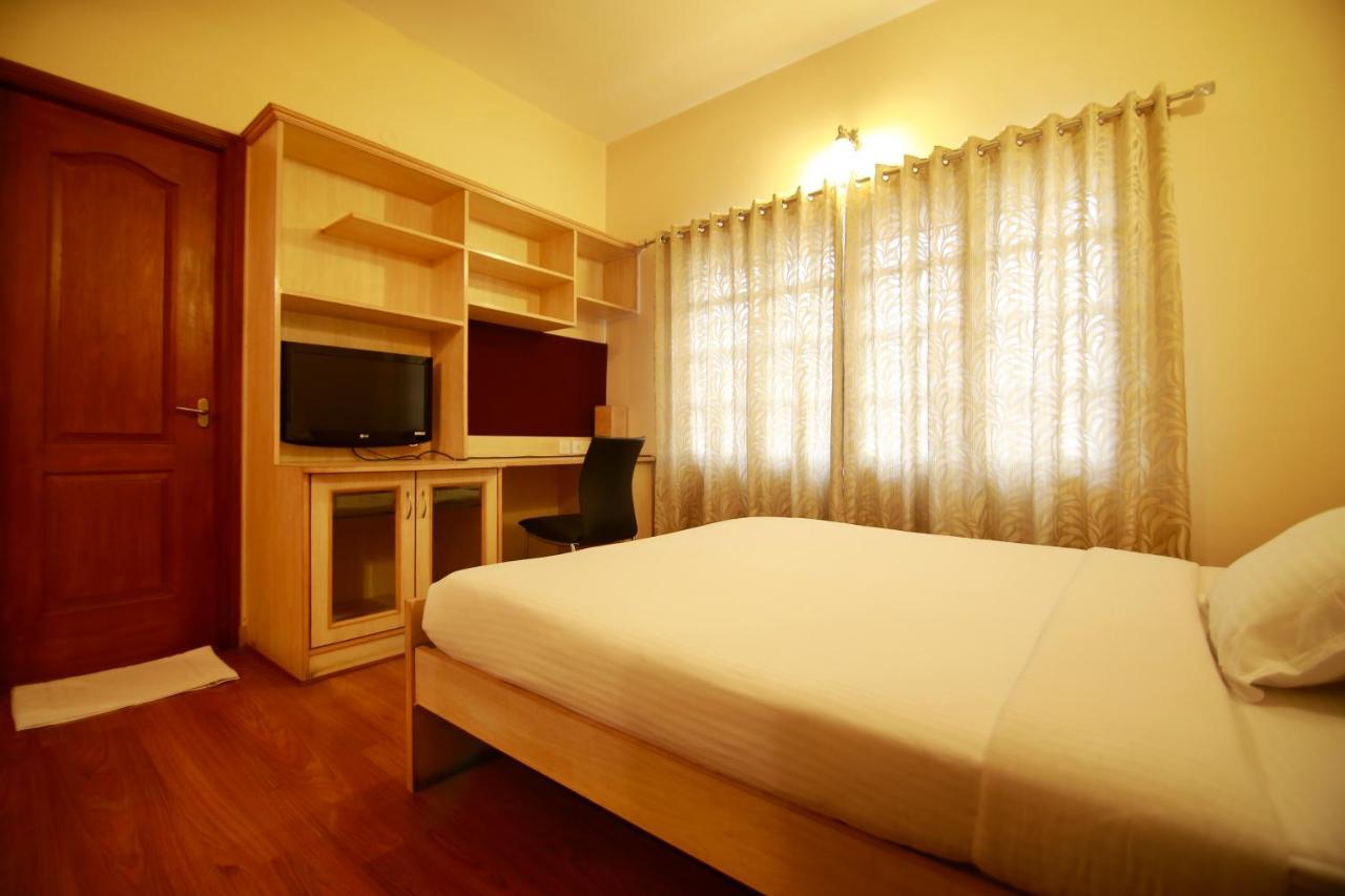 Hotel Falcon Residency Road 3*