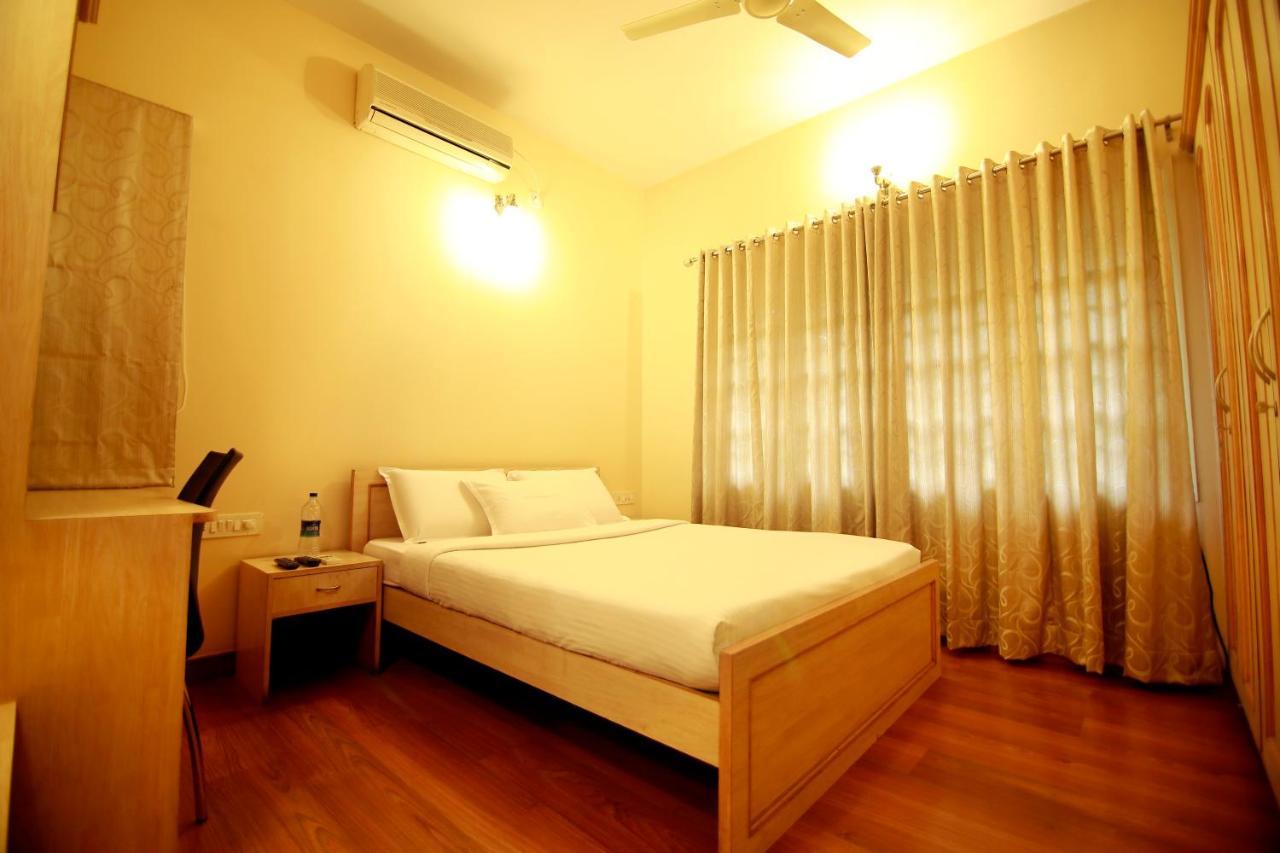 Falcon Residency Road Hotel 3*