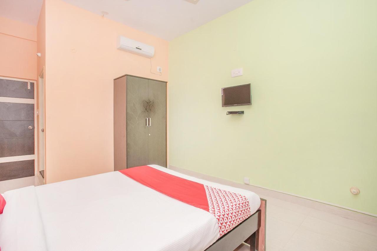 Oyo 24069 Flagship Aaira Inn 3*
