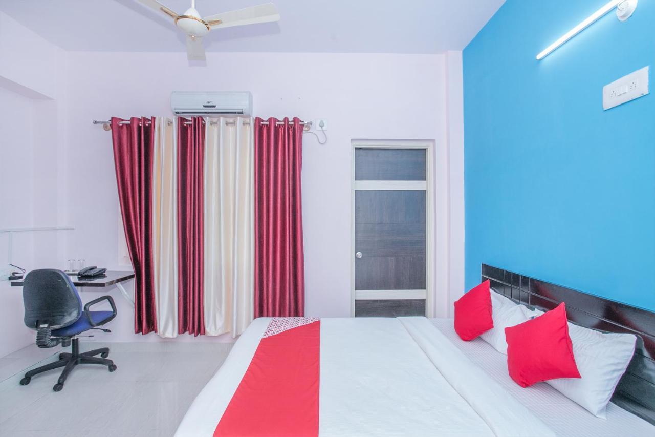 Oyo 24069 Flagship Aaira Inn 3*
