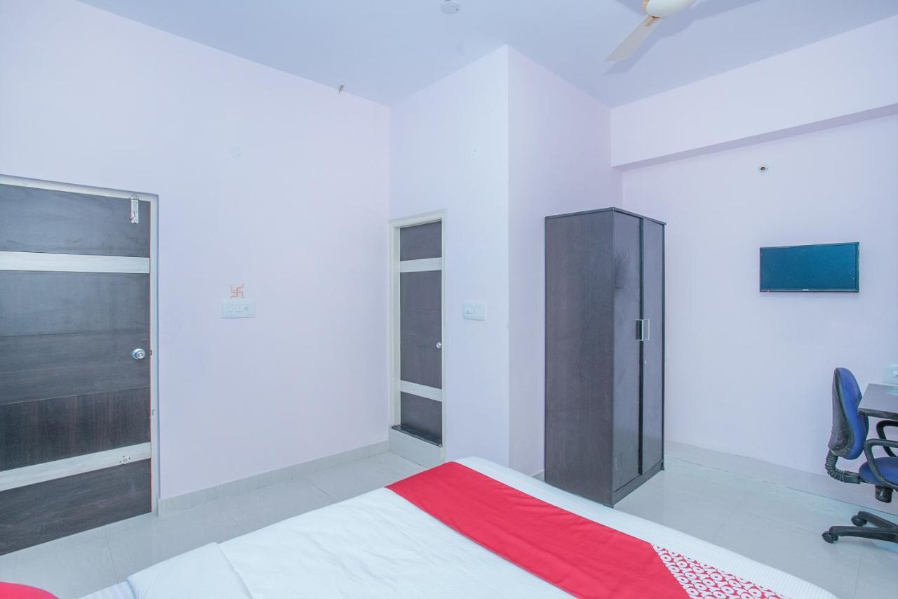 Oyo 24069 Flagship Aaira Inn 3*