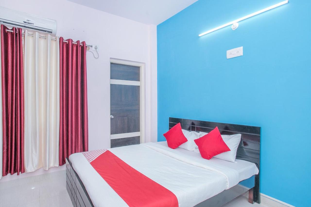 Oyo 24069 Flagship Aaira Inn Hotel 3*