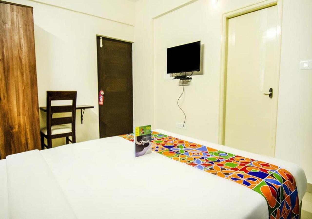 Hotel The 12 Degrees West Egl