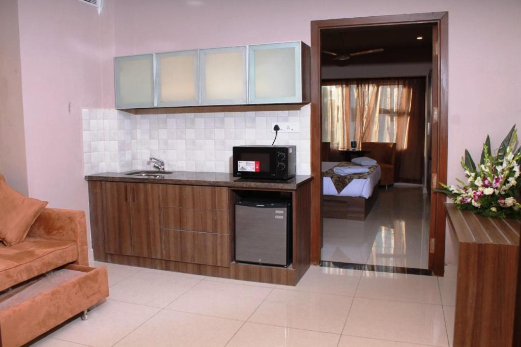Savoury Business Hotel