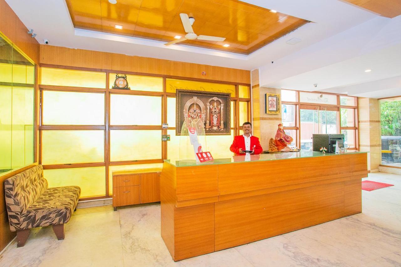 Oyo Flagship 15777 Janpath F St Hotel 3*