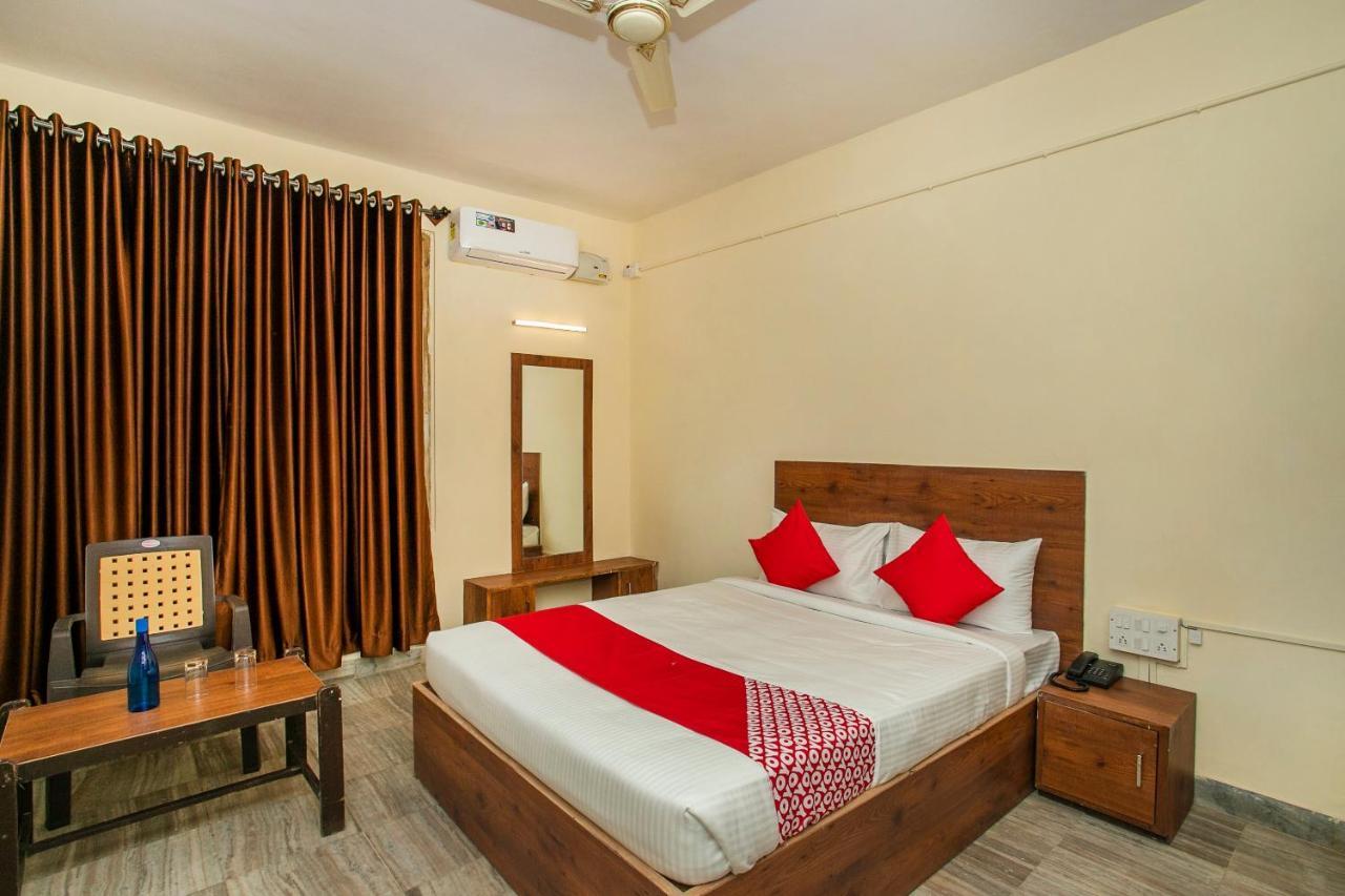 Hotel Oyo 26565 Rajatha Mahal