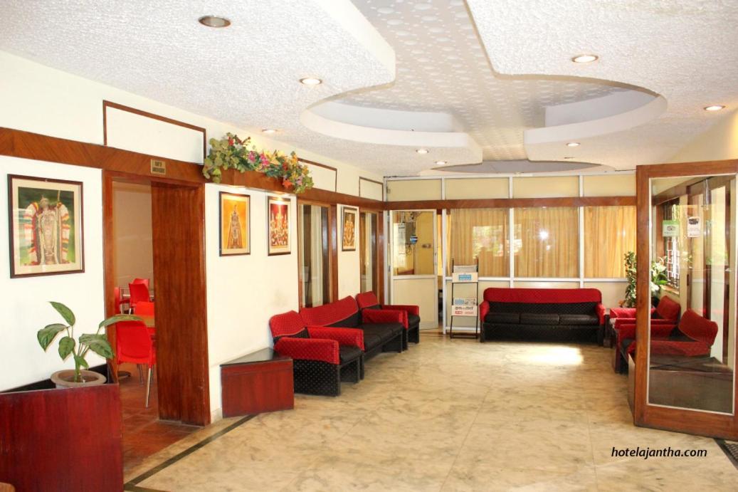 Hotel Ajantha 3*