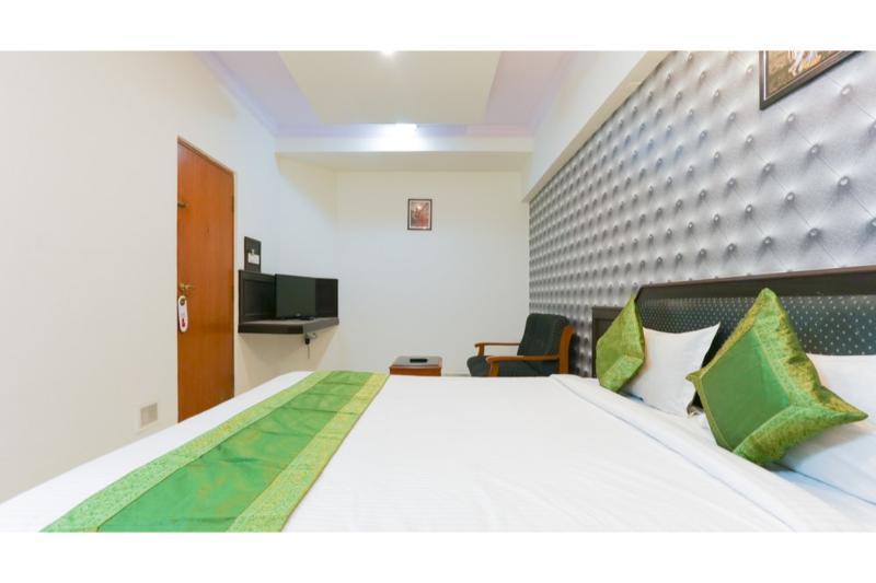 Hotel Treebo Adarsh 3*
