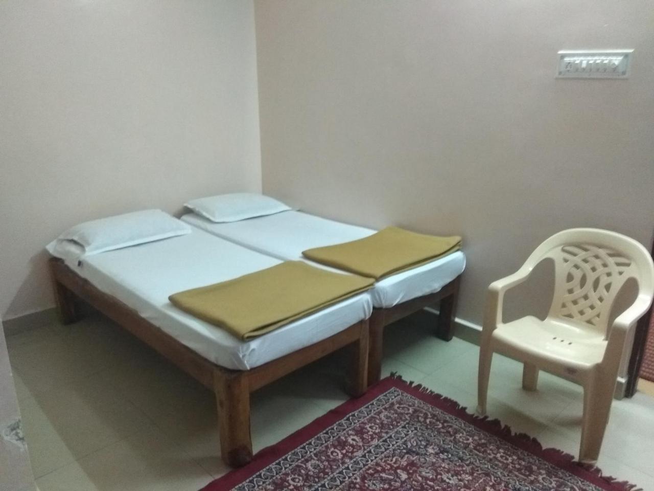 Hotel Apoorva Residency *