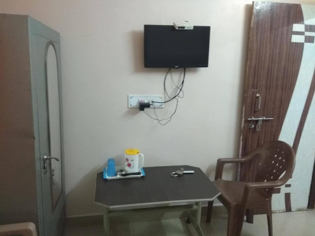 Hotel Apoorva Residency *
