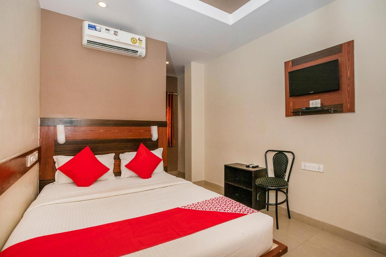 Hotel Oyo 436 Emirates Bangalore