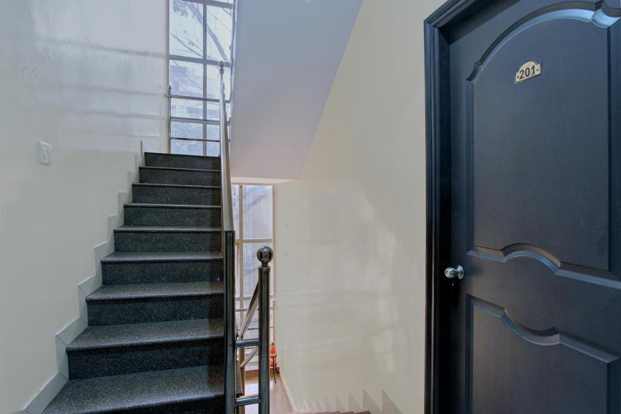 Hotel Oyo 10340 Queen's Castle 3*
