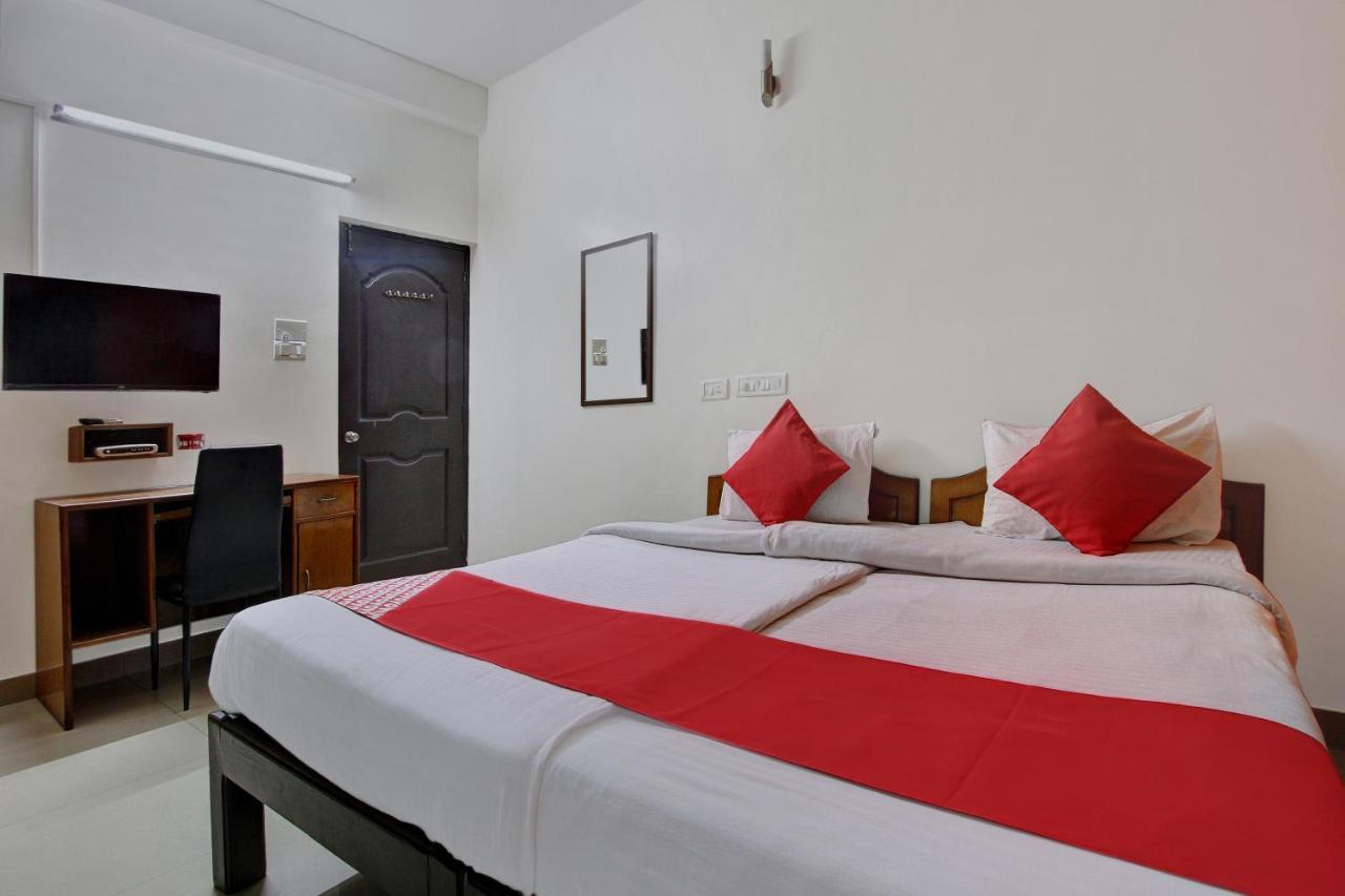 Hotel Oyo 10340 Queen's Castle 3*