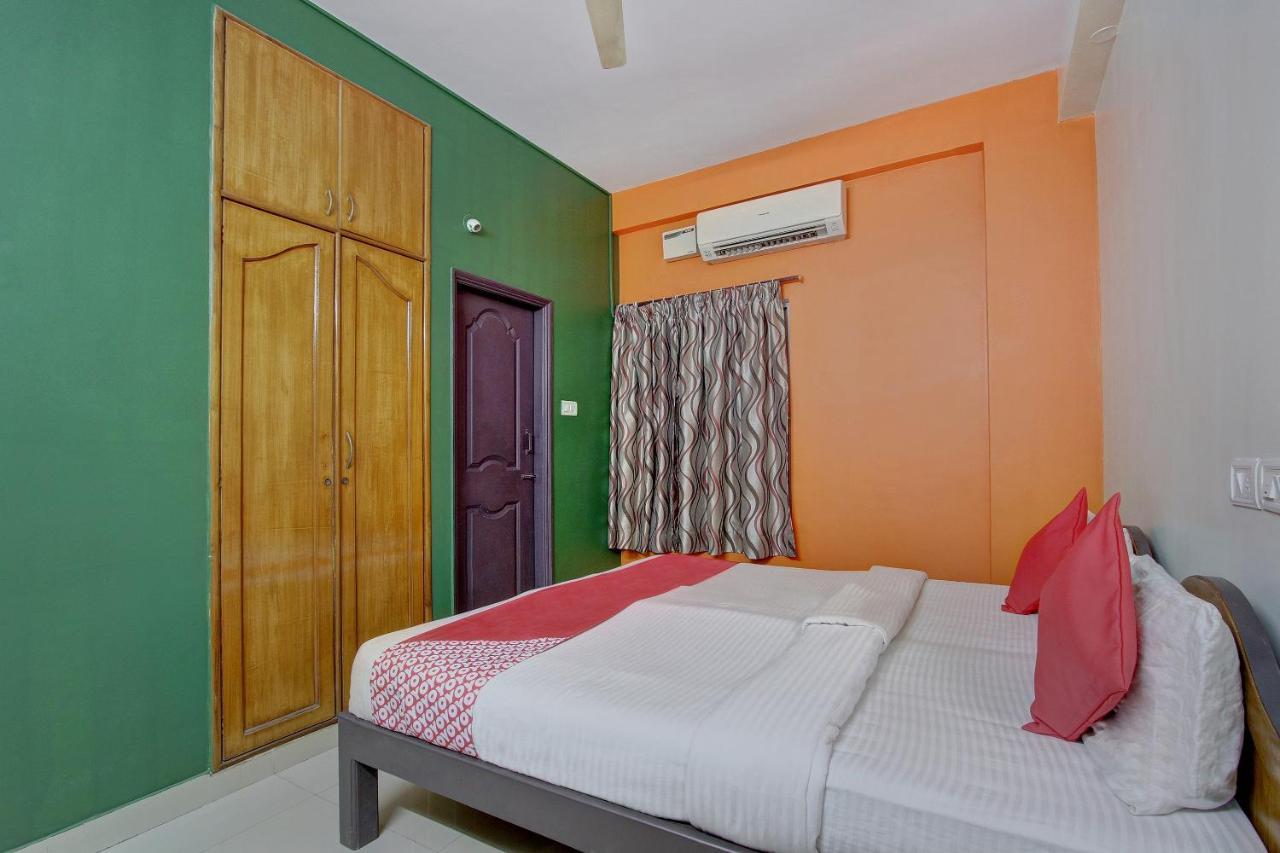 Oyo 10340 Queen's Castle Hotel 3*