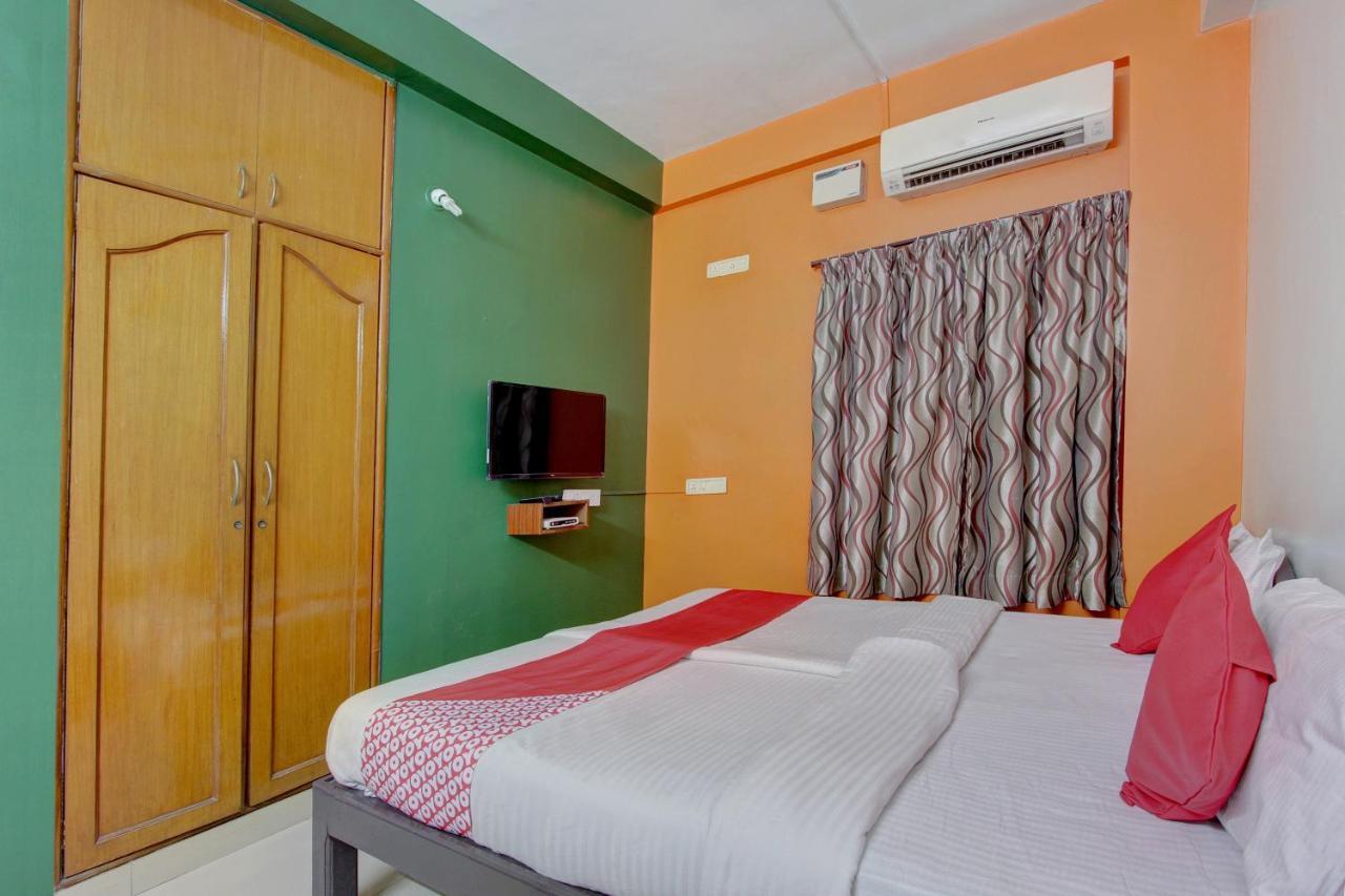 Hotel Oyo 10340 Queen's Castle 3*