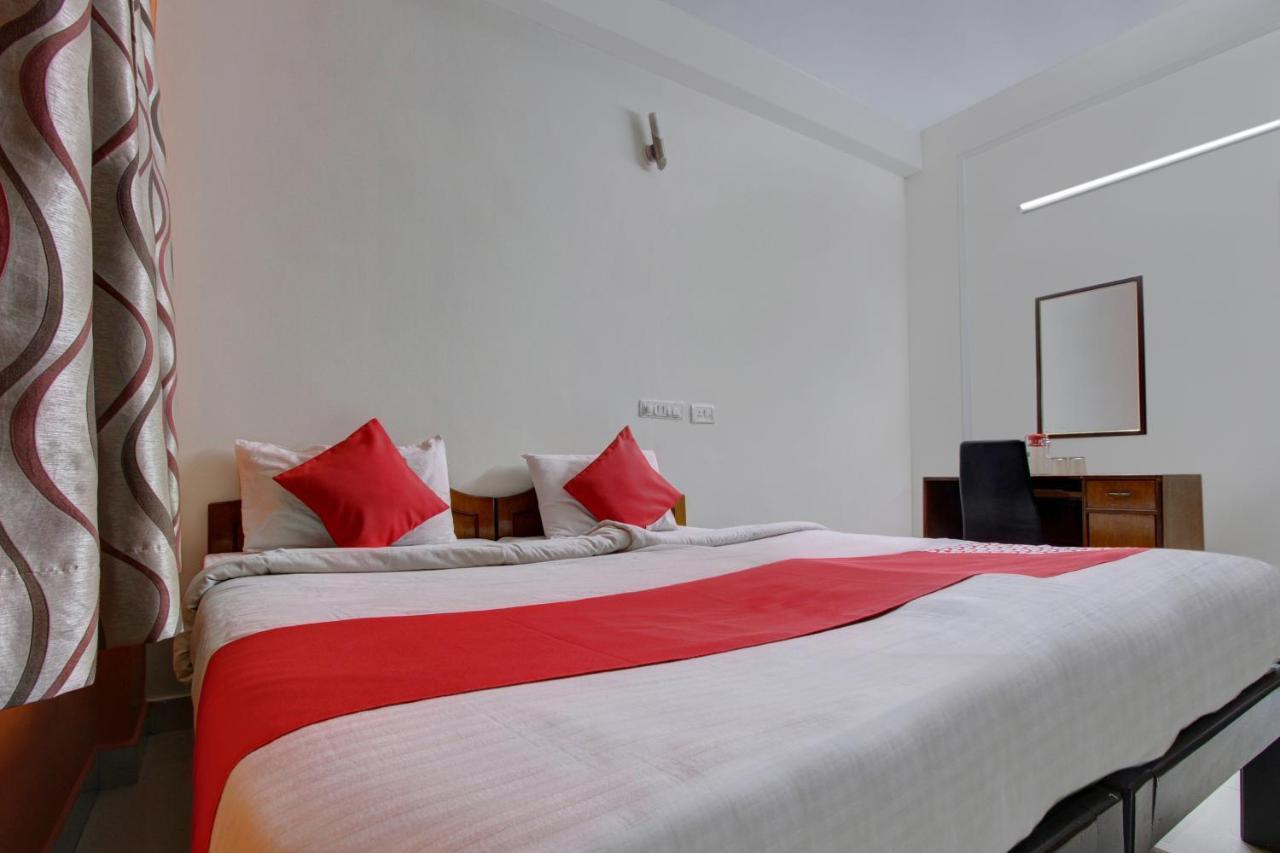 Oyo 10340 Queen's Castle Hotel Bangalore