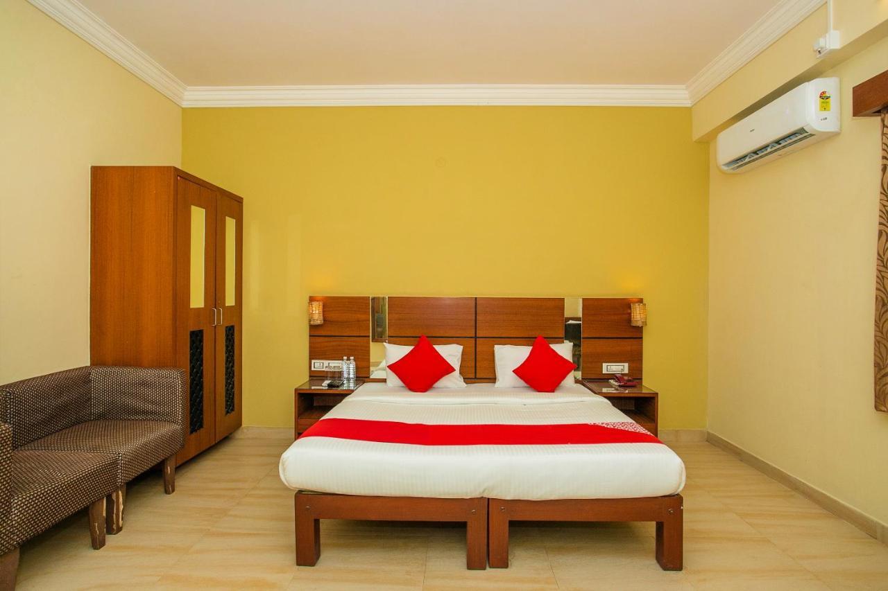 Oyo Flagship 15777 Janpath F St Hotel