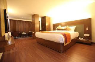 Monarch Brigade Road Hotel 3*