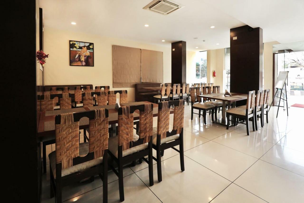 Capital O 28398 Mysore Gate Hotel Bangalore