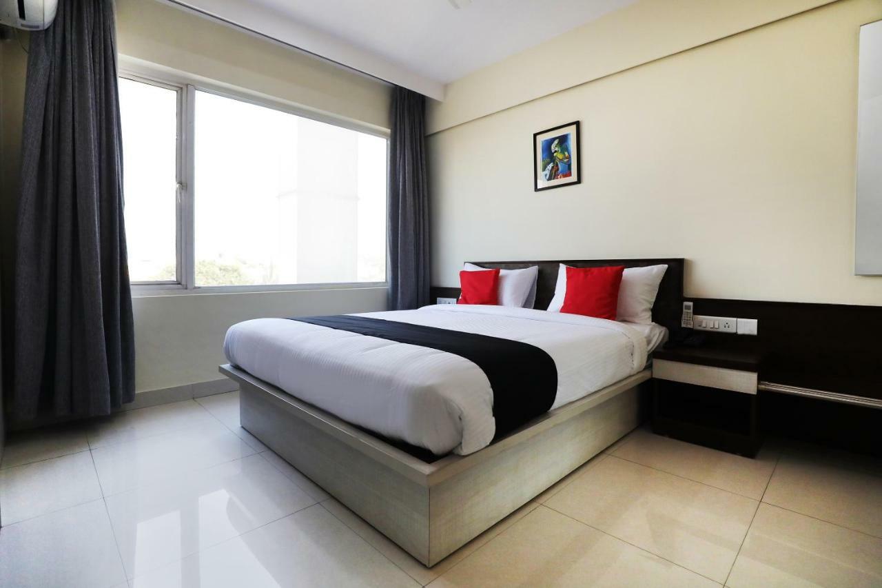 Capital O 28398 Mysore Gate Hotel Bangalore