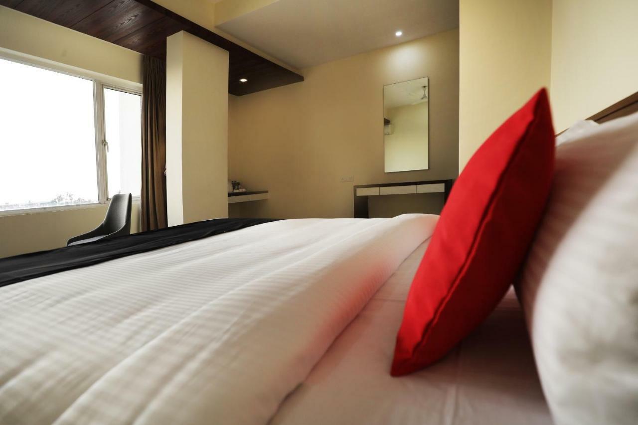 Capital O 28398 Mysore Gate Hotel Bangalore