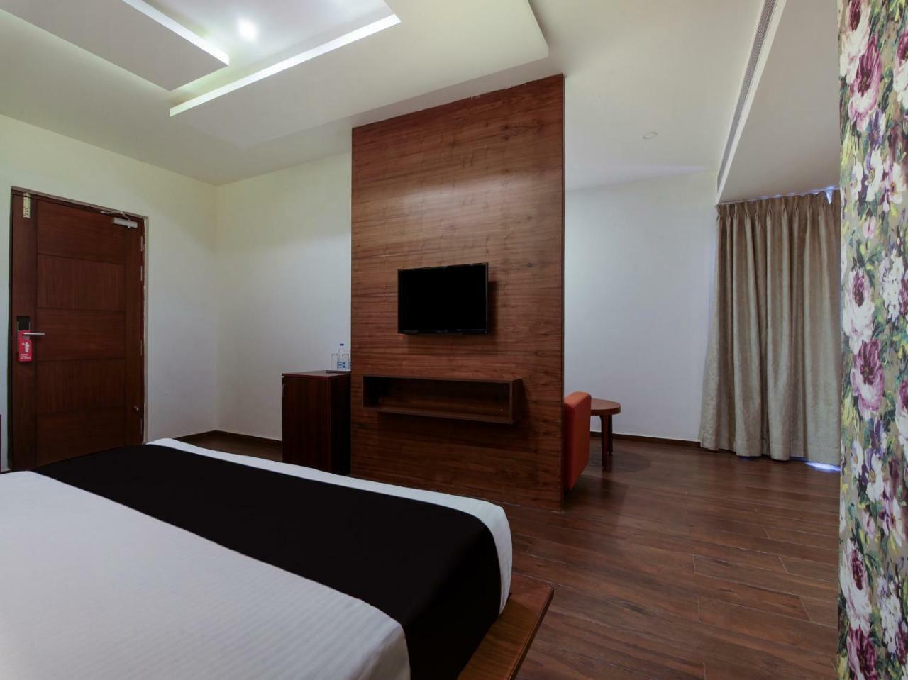 Capital O 11903 Southern Hotel