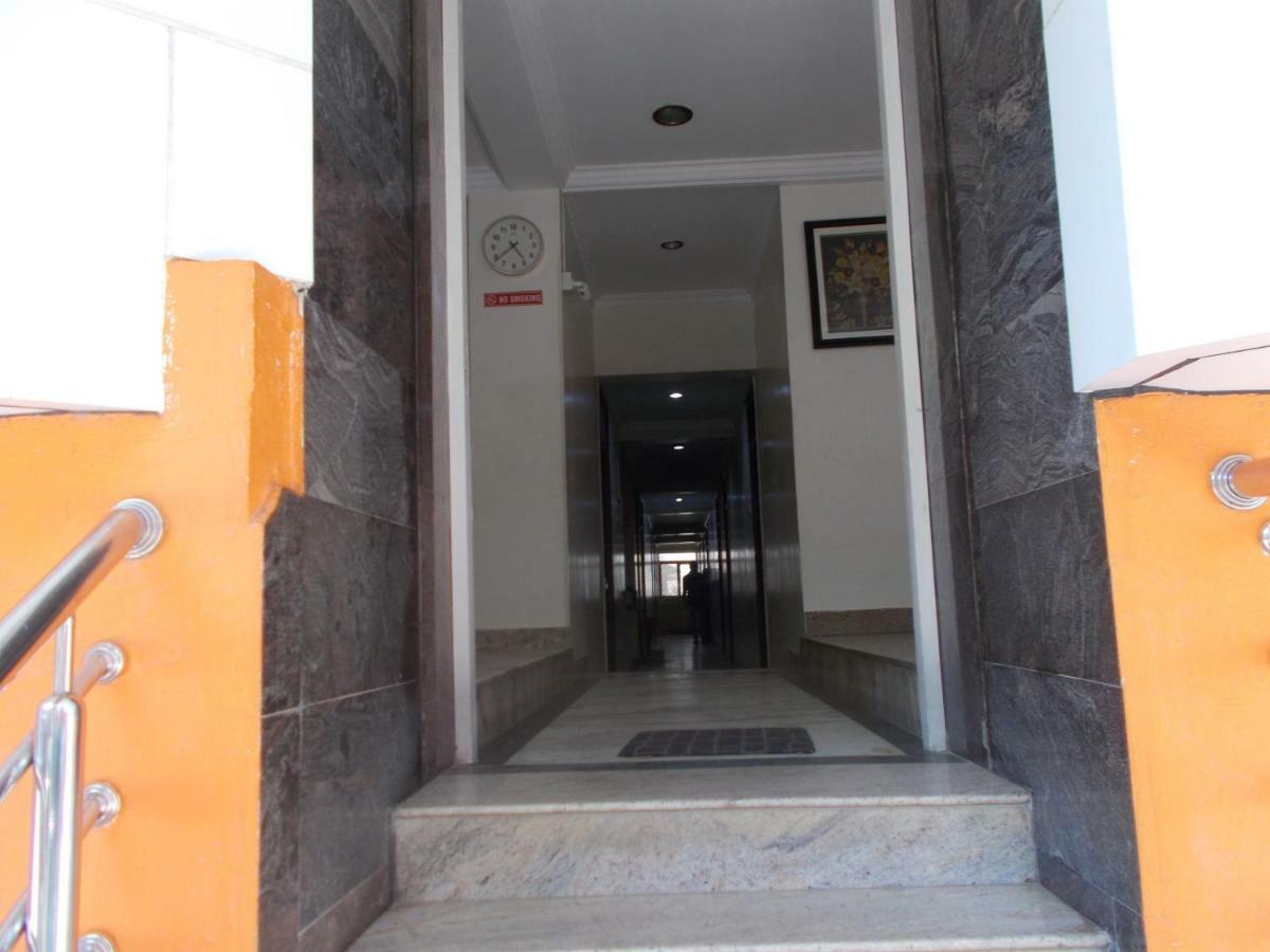 Hotel Embassy *