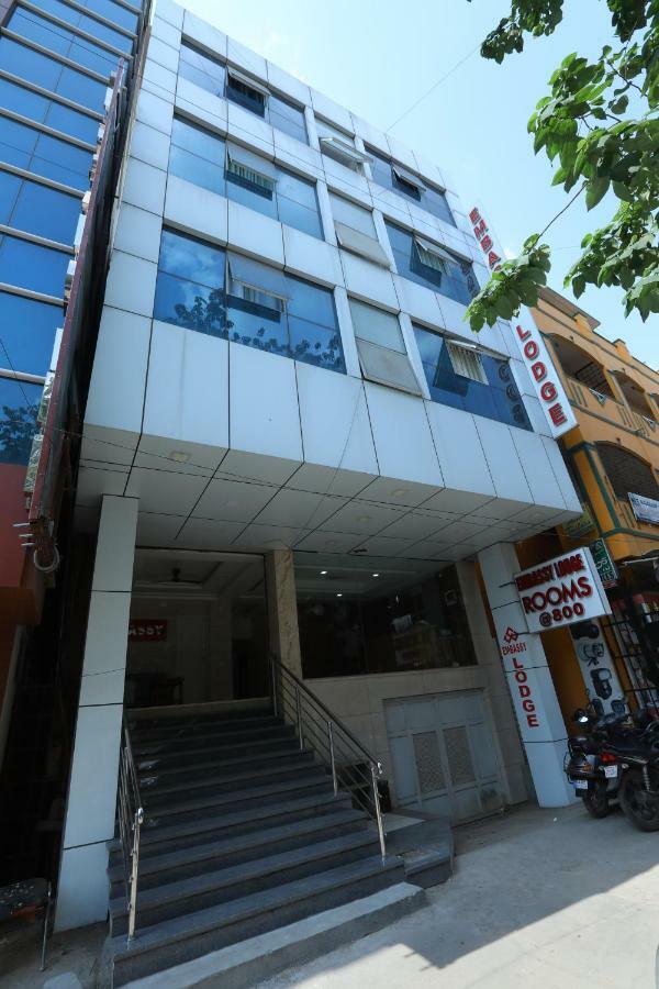 Hotel Embassy *