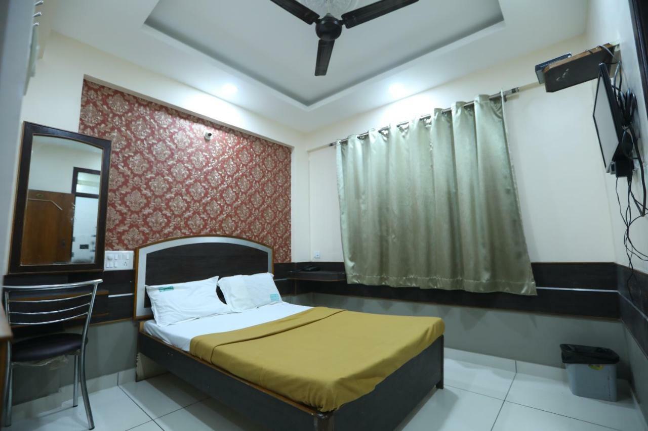 Hotel Embassy *
