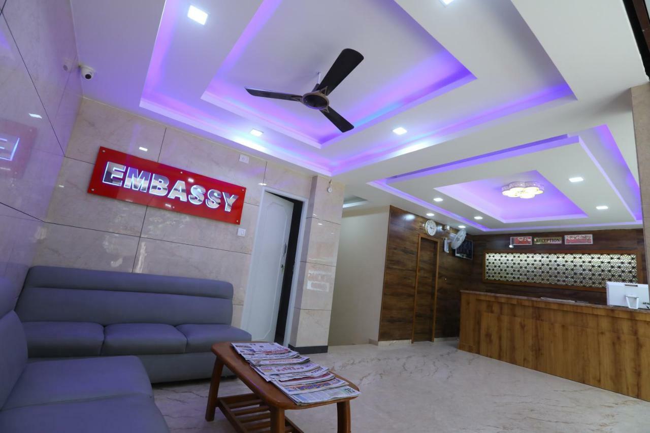 Hotel Embassy *