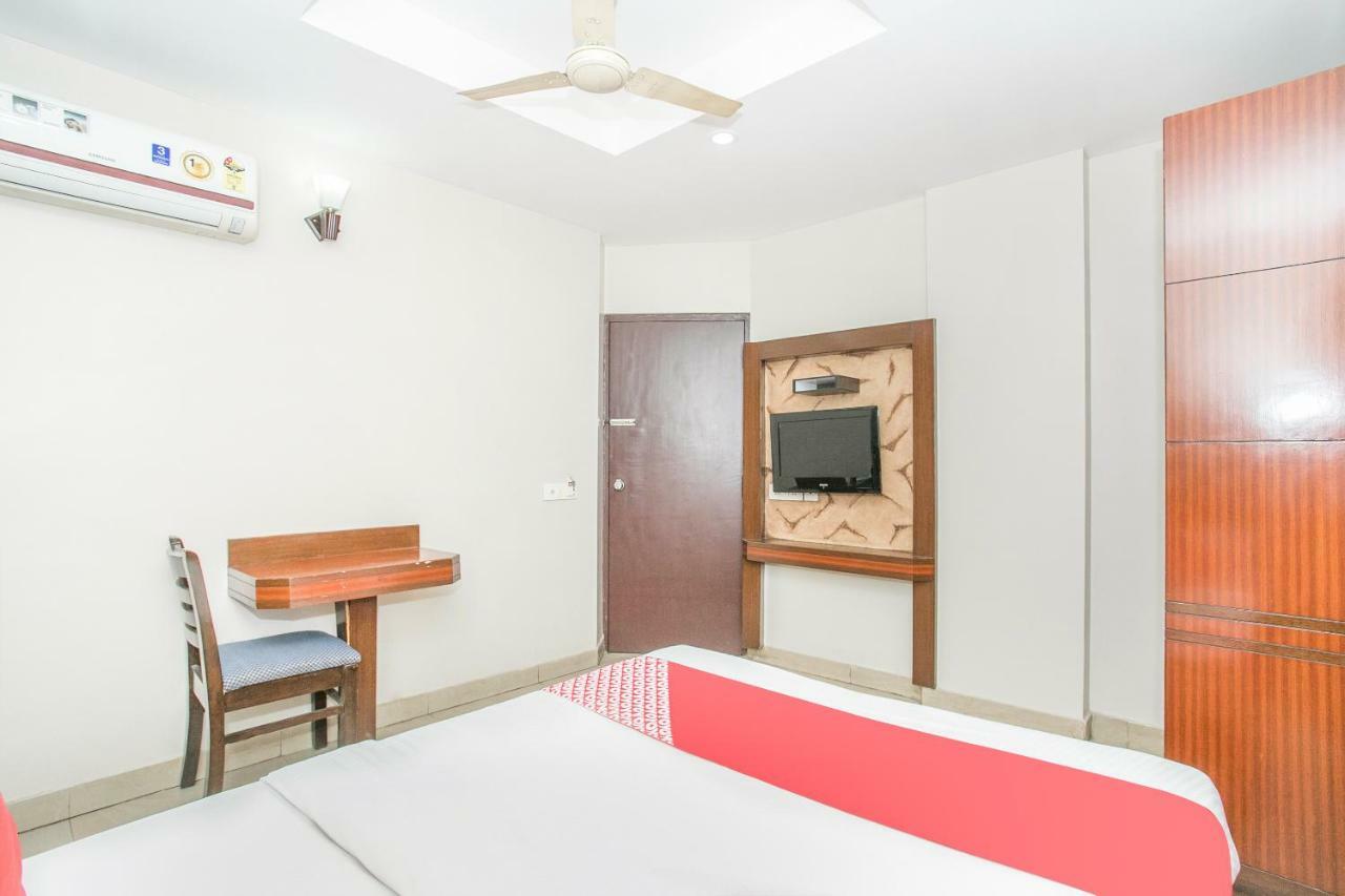 Oyo 13021 Park Palace