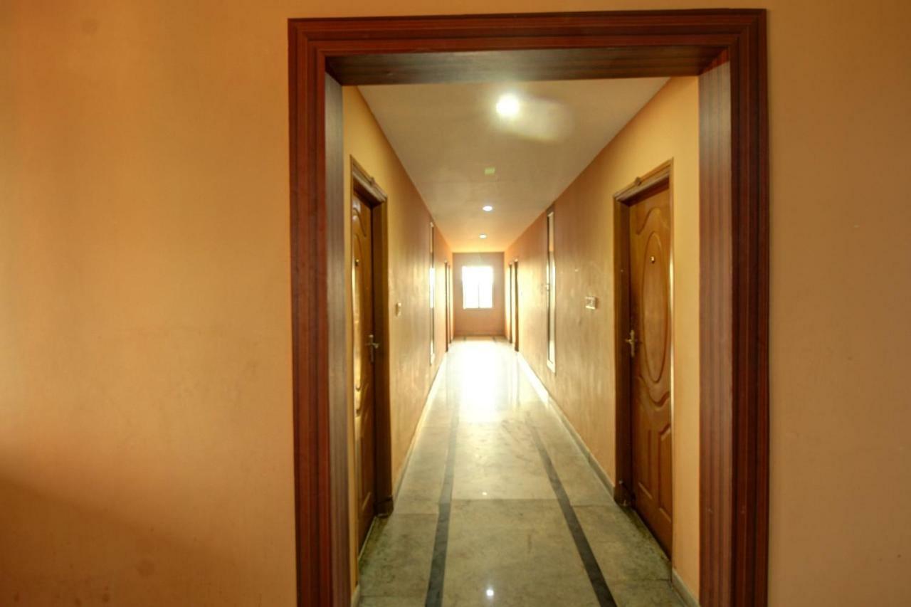 Oyo 36976 Rajashree Comforts 3*