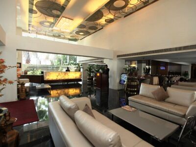 Hotel Monarch Luxur - Infantry Road 4*