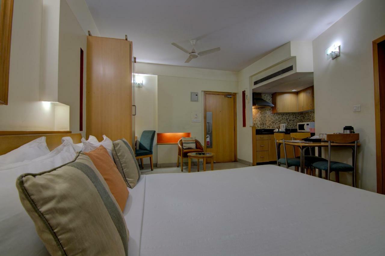Tristar Serviced Apartamento