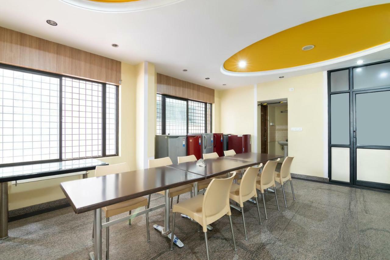 Aparthotel Oyo 12261 Victorian Comforts 3*