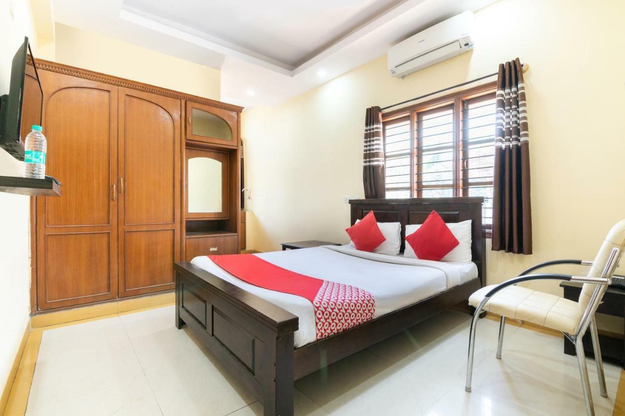 Oyo 12261 Victorian Comforts Aparthotel 3*