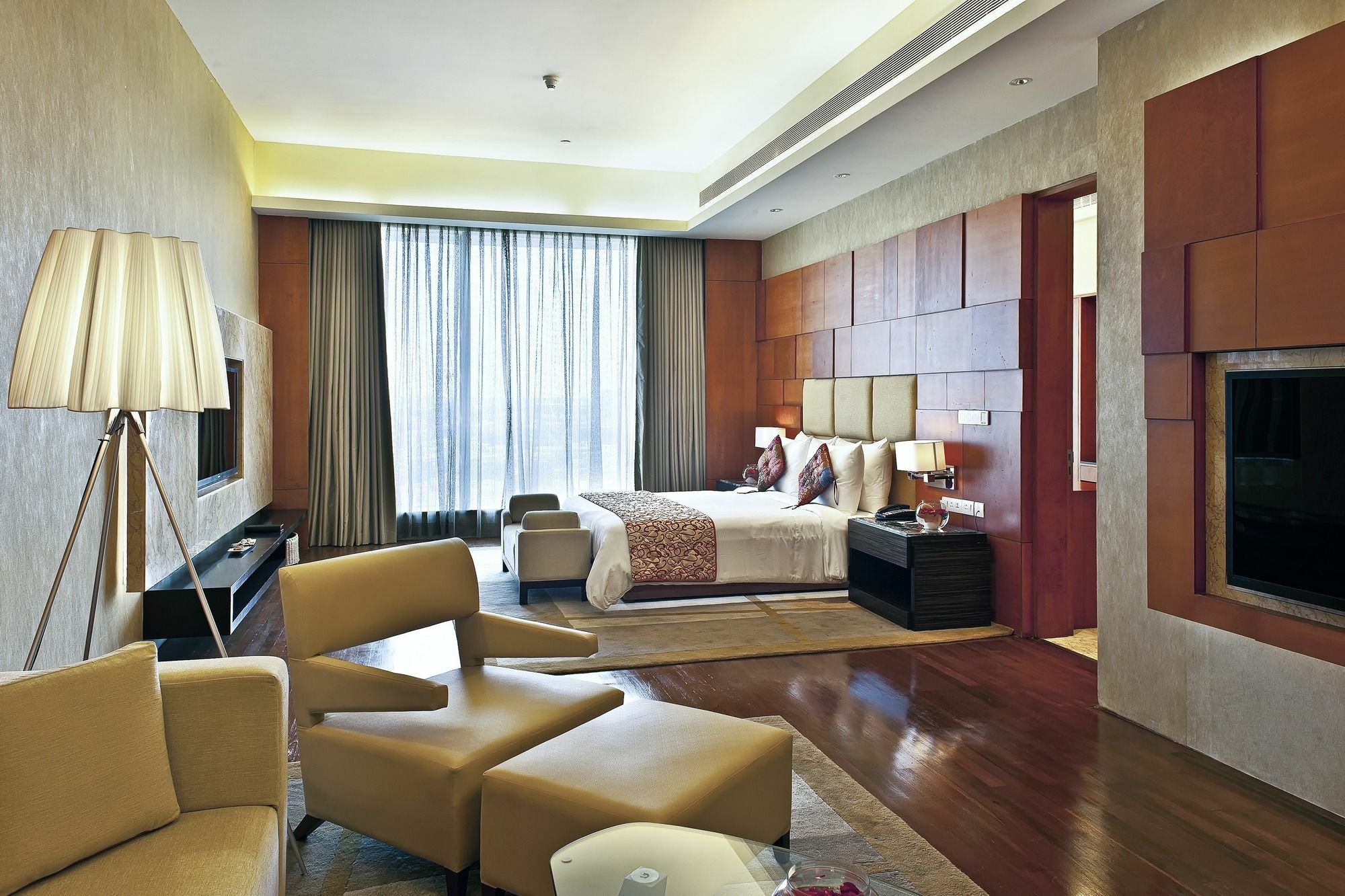 Gokulam Grand & Hotel 5*