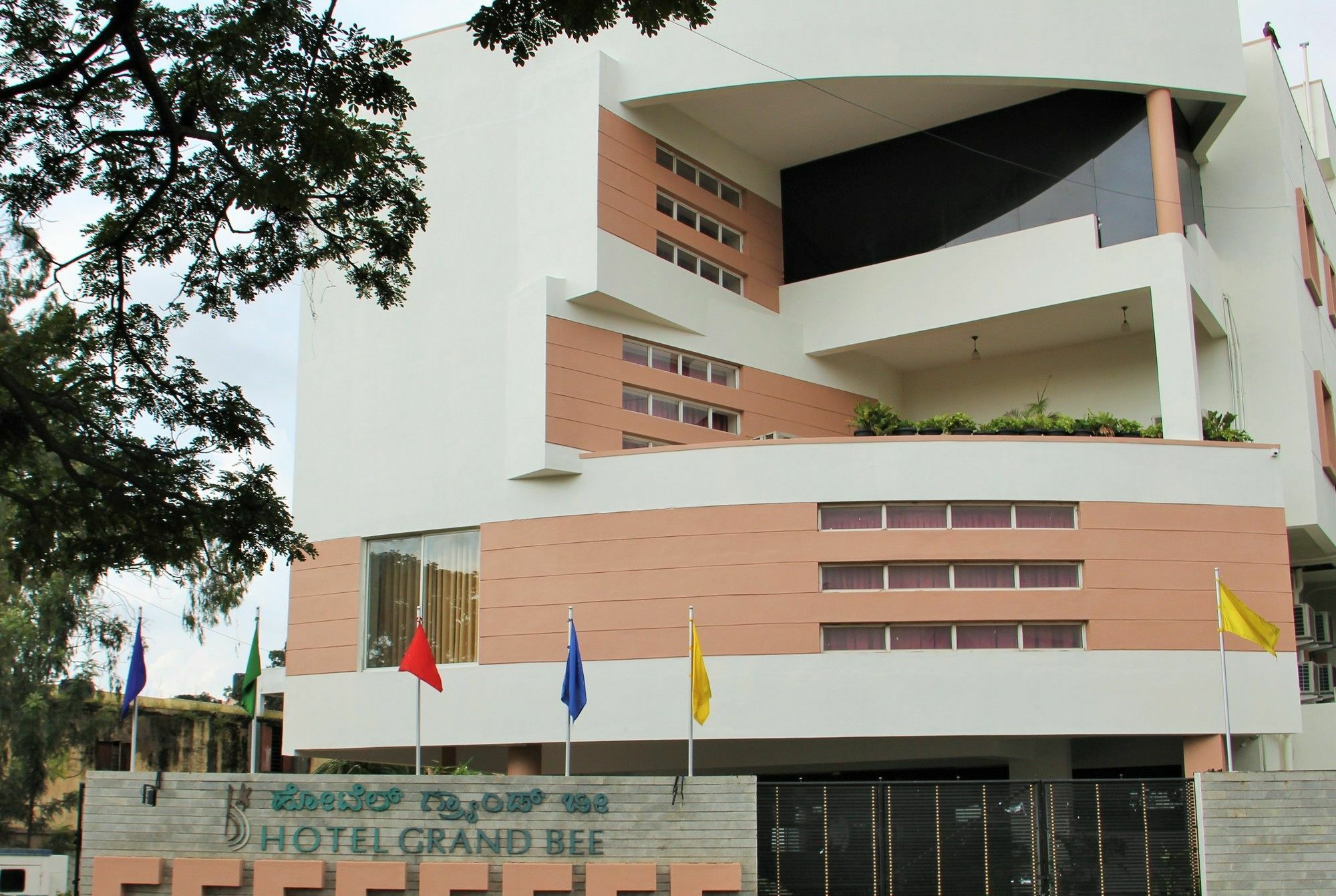 Hotel Grand Bee 3*