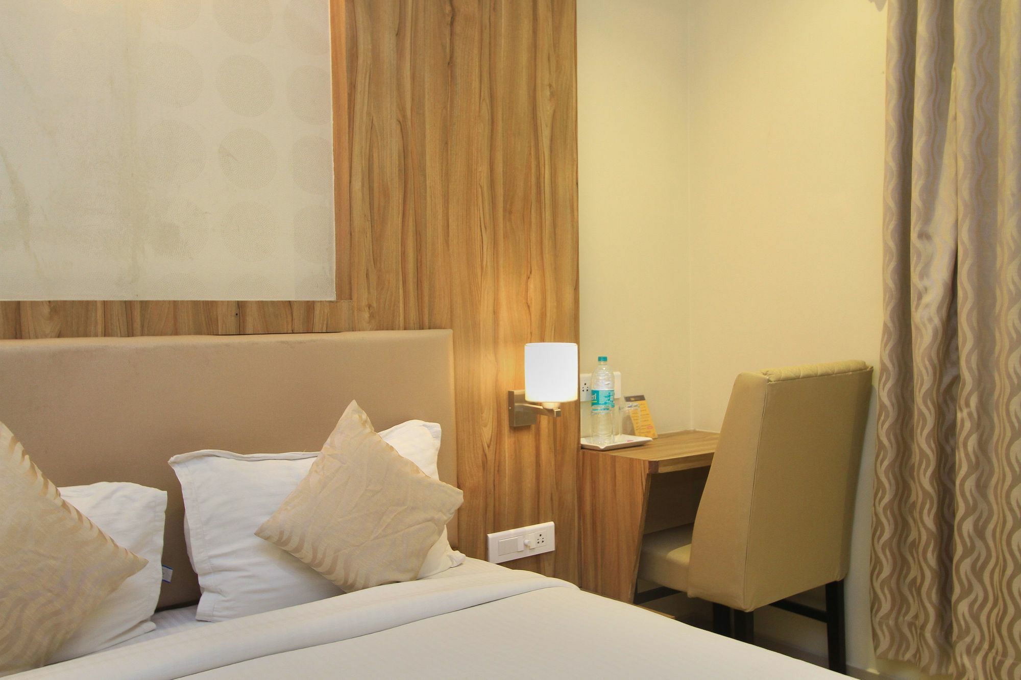Plaza Heights Hotel 3*