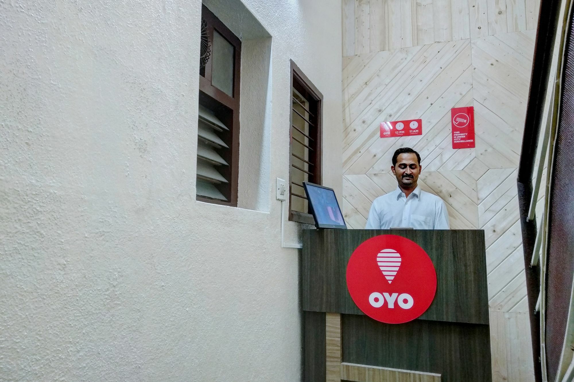 Oyo 10476 Near Forum Mall Hotel 3*