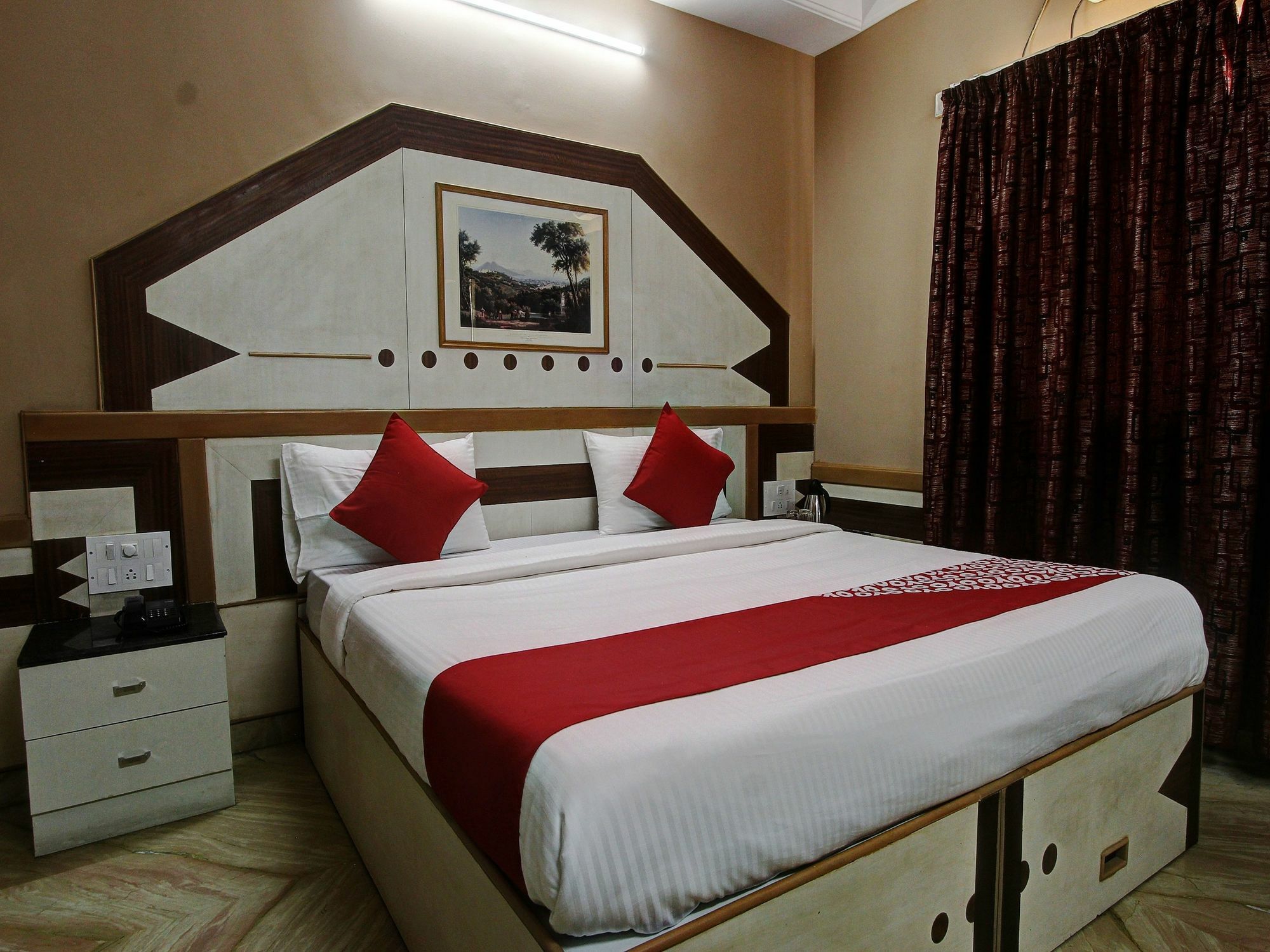 Vaccinated Staff - Collection O 13595 Vt Residency Hotel