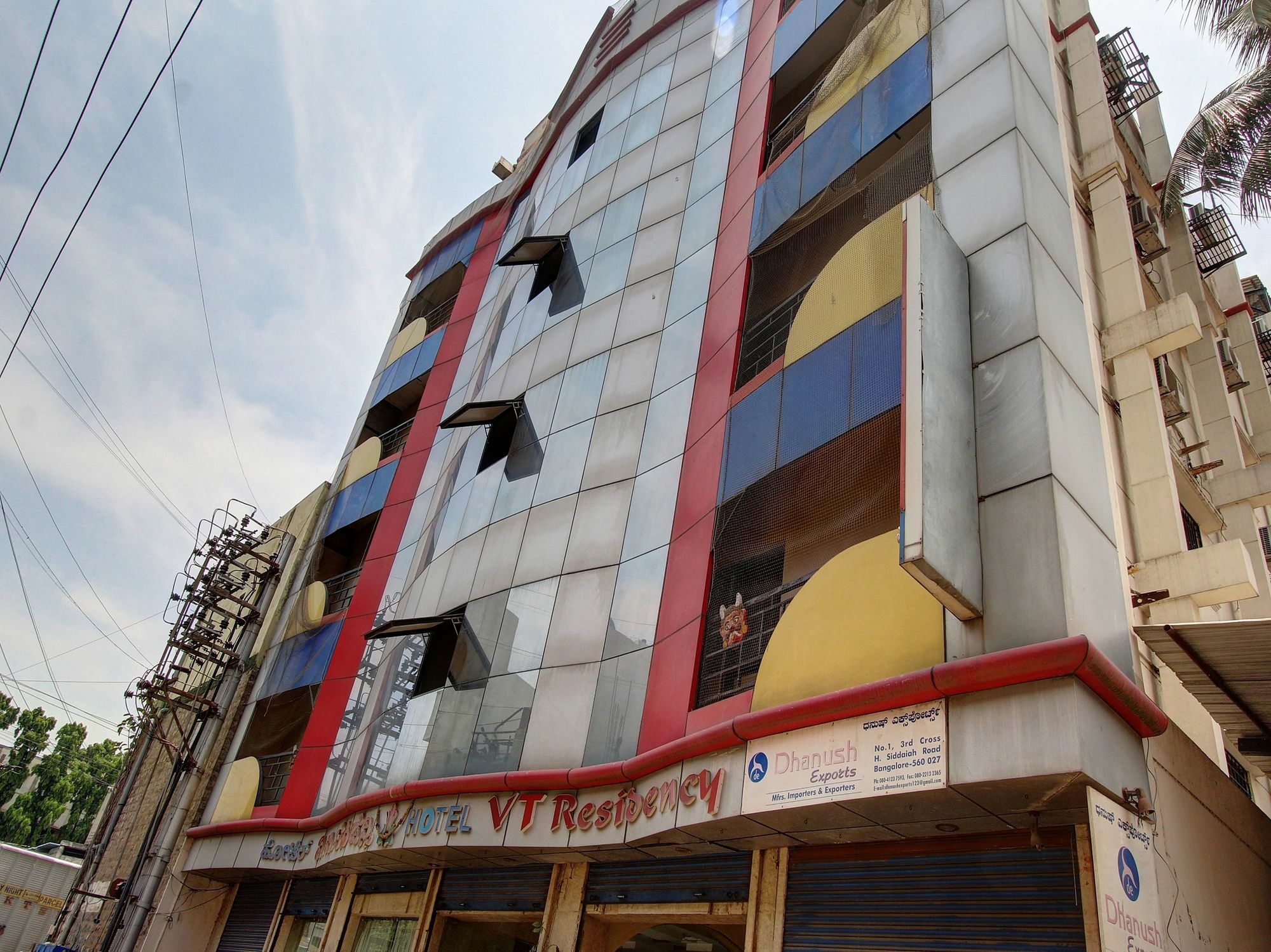 Vaccinated Staff - Collection O 13595 Vt Residency Hotel 3*