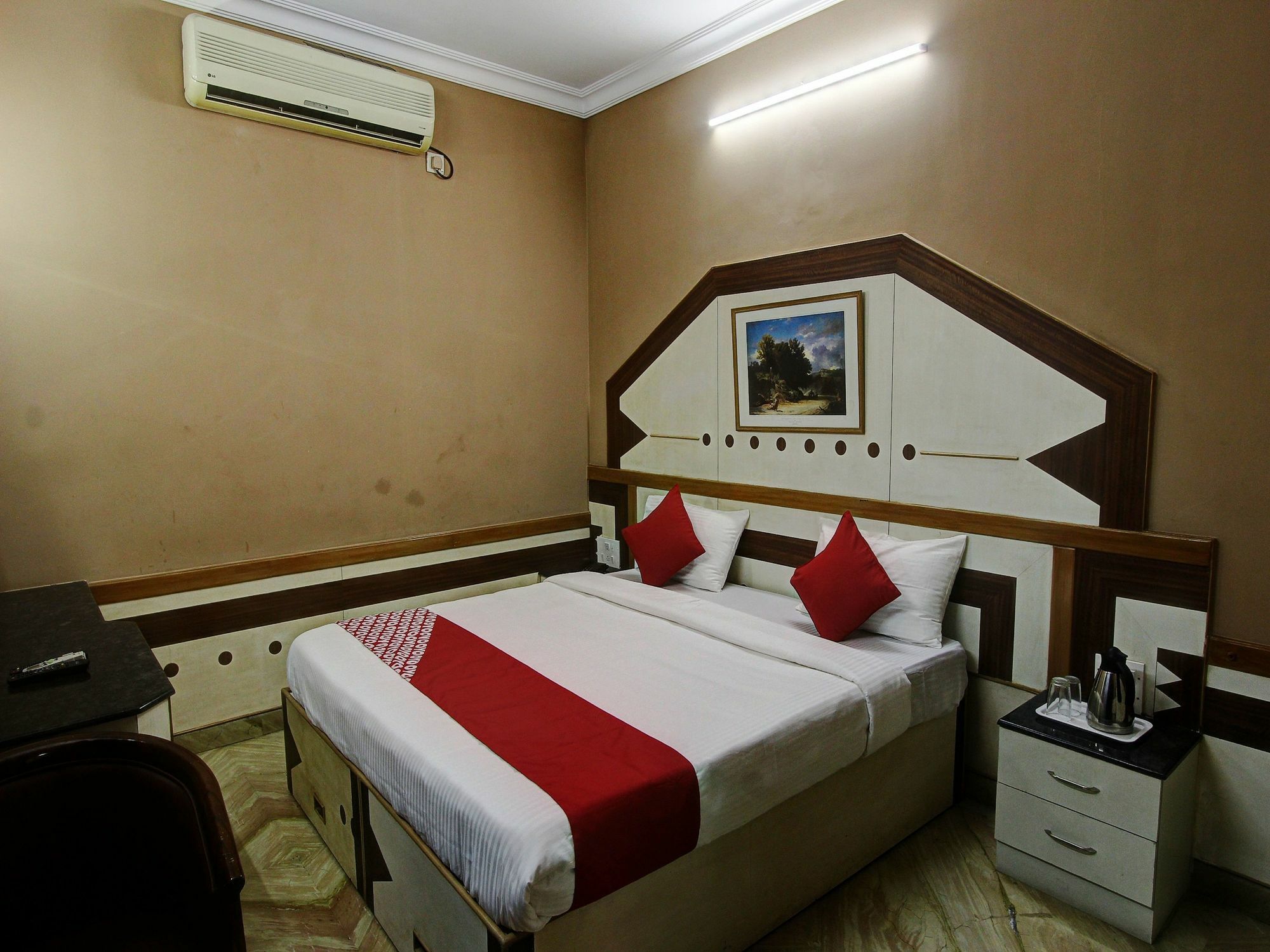 Hotel Vaccinated Staff - Collection O 13595 Vt Residency