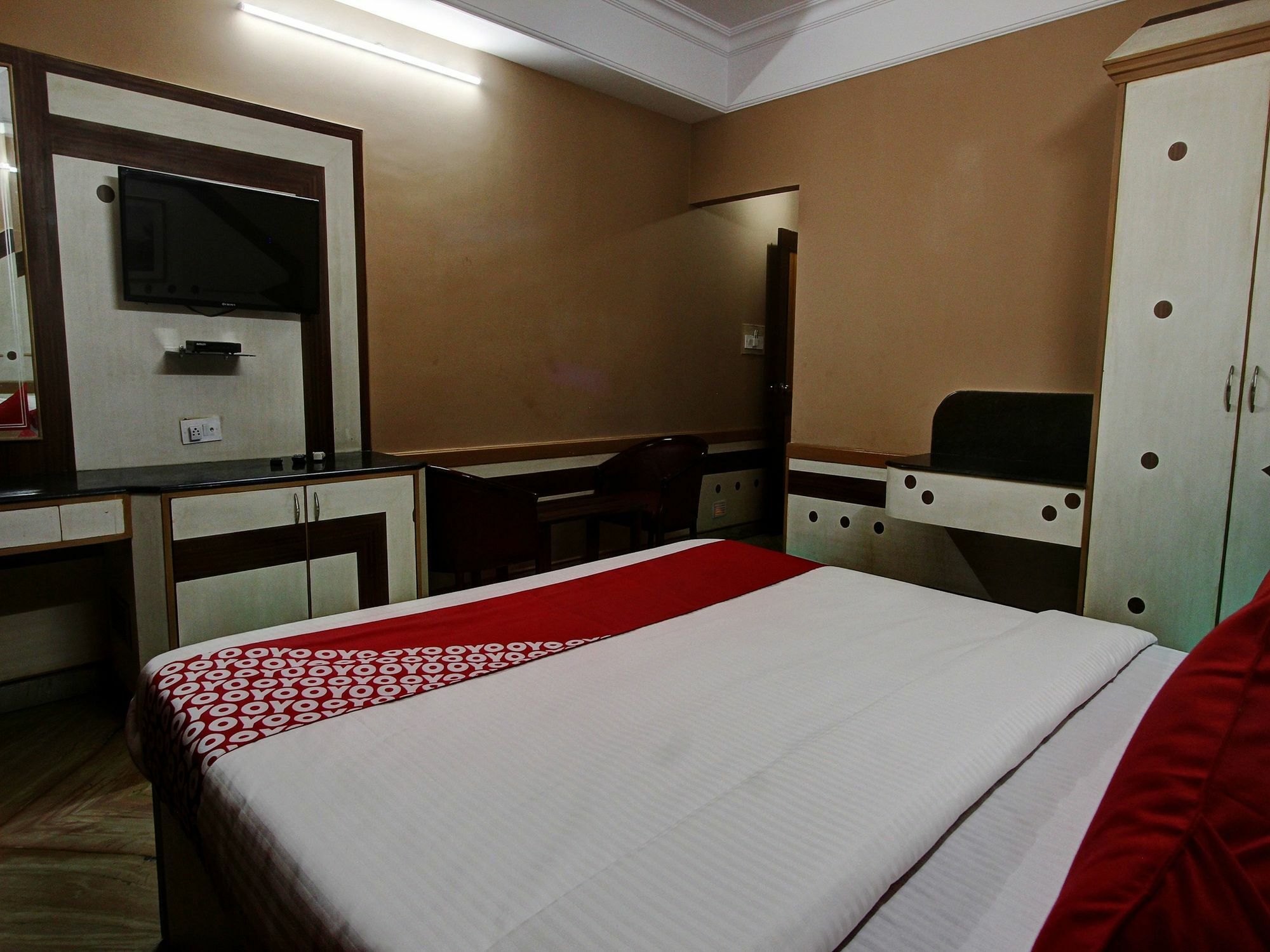 Hotel Vaccinated Staff - Collection O 13595 Vt Residency Bangalore